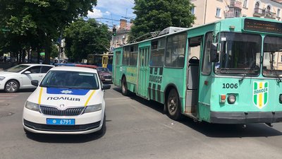 ДТП у центрі Житомира: на пішохідному переході автівка збила жінку ДТП у центрі Житомира: на пішохідному переході автівка збила жінку