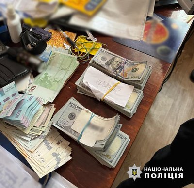 Організували схему заробітку на військовозобовʼязаних: в Одесі судитимуть двох лікарів-родичів Організували схему заробітку на військовозобовʼязаних: в Одесі судитимуть двох лікарів-родичів