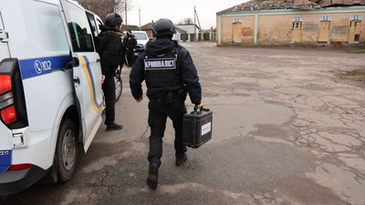 Криміналіст на Чернігівщині: працює на місцях злочинів та бере біоматеріал Артем Холодило Криміналіст на Чернігівщині: працює на місцях злочинів та бере біоматеріал Артем Холодило