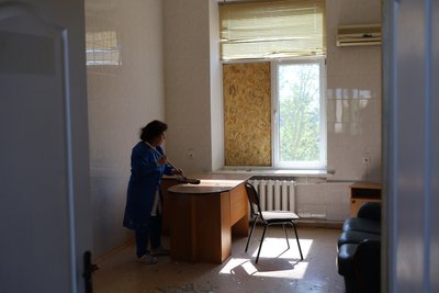 "Нема ні перестінків, ні стель, ні даху". Що розповіли очевидці авіаударів РФ по Херсону "Нема ні перестінків, ні стель, ні даху". Що розповіли очевидці авіаударів РФ по Херсону