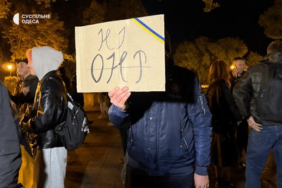 Одесити вийшли на акцію проти мера Труханова Одесити вийшли на акцію проти мера Труханова