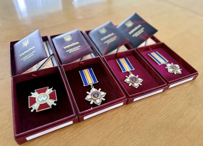Вручили ордени рідним: на Черкащині посмертно нагородили захисників Вручили ордени рідним: на Черкащині посмертно нагородили захисників