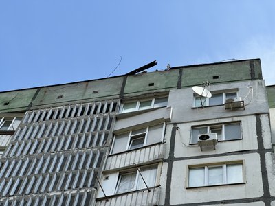Херсон, обстріли, вересень 2024, багатоповерхівка, будинок, дах Херсон, обстріли, вересень 2024, багатоповерхівка, будинок, дах