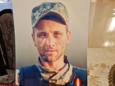 Загинув за Україну: матері на Житомирщину привезли тіло не її сина Загинув за Україну: матері на Житомирщину привезли тіло не її сина