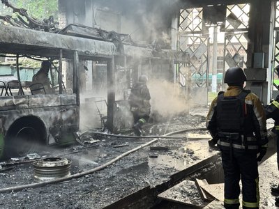 У Слобідському районі Харкова через атаку російських дронів зазнало пошкоджень тролейбусне депо 7 У Слобідському районі Харкова через атаку російських дронів зазнало пошкоджень тролейбусне депо 7