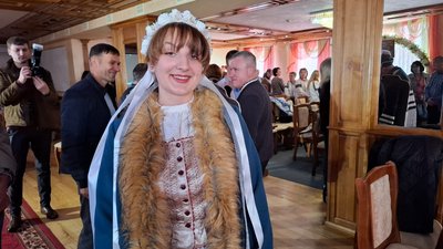Анна Дудар, лемки, міська мода, дефіле, лемківський одяг, наречена, весільне плаття Анна Дудар, лемки, міська мода, дефіле, лемківський одяг, наречена, весільне плаття