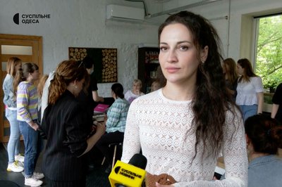 "Намагаємось зробити жінок ще кращими та красивішими": в Одесі переселенки опановують професію майстра-бровіста "Намагаємось зробити жінок ще кращими та красивішими": в Одесі переселенки опановують професію майстра-бровіста