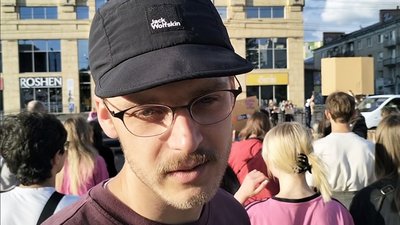 «Повернути Федорова»: у Луцьку розпочали безстроковий мітинг проти відставки глави Міноборони «Повернути Федорова»: у Луцьку розпочали безстроковий мітинг проти відставки глави Міноборони