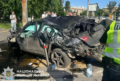 Авто в'їхало у підземний перехід: в ДТП у Києві загинули чотири людини Авто в'їхало у підземний перехід: в ДТП у Києві загинули чотири людини