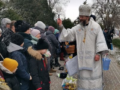 Водохреща у Полтаві: освячували воду та занурювались у водойми Водохреща у Полтаві: освячували воду та занурювались у водойми