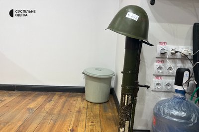 Понад сотню бійців за рік: в Одесі барбери безплатно стрижуть військових Понад сотню бійців за рік: в Одесі барбери безплатно стрижуть військових