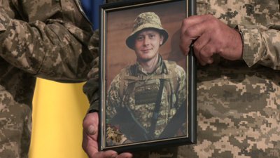 З 28-річним військовим Євгенієм Ткачом попрощалися у Рівному З 28-річним військовим Євгенієм Ткачом попрощалися у Рівному