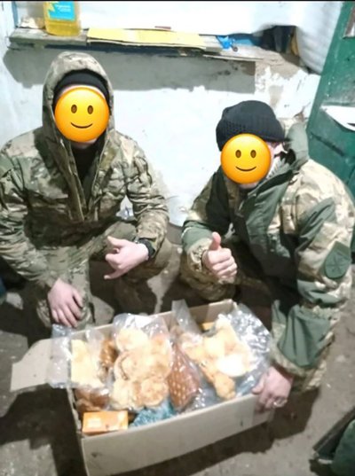 Волонтерки з Житомирщини щотижня роблять понад 500 енергетичних батончиків для ЗСУ Волонтерки з Житомирщини щотижня роблять понад 500 енергетичних батончиків для ЗСУ