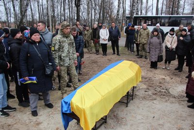 В Охтирці попрощалися з військовослужбовцем Олександром Демидовим В Охтирці попрощалися з військовослужбовцем Олександром Демидовим