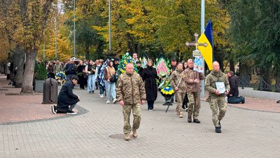 На Чернігівщині попрощалися з бійцями — Володимиром Глазовим, Миколою Томилком, Олегом Кекухом та Антоном Малишевим На Чернігівщині попрощалися з бійцями — Володимиром Глазовим, Миколою Томилком, Олегом Кекухом та Антоном Малишевим