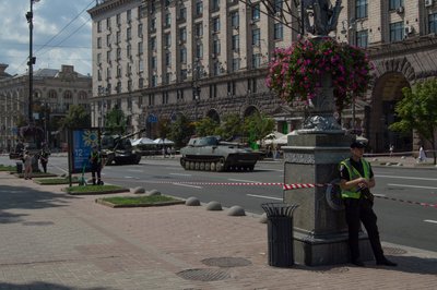 Танки, гаубиці, залишки ракет: На Хрещатик привезли знищену техніку армії РФ