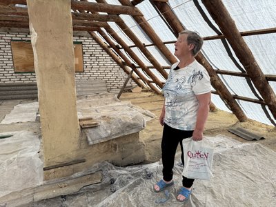 “Сподіваємось на краще, погане прийде саме”. Як самотня жінка живе у прифронтовій Сергіївці “Сподіваємось на краще, погане прийде саме”. Як самотня жінка живе у прифронтовій Сергіївці