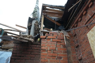 “Все повилітало, дах пошкоджено”: очевидці про влучання РФ у Великій Чернеччині на Сумщині “Все повилітало, дах пошкоджено”: очевидці про влучання РФ у Великій Чернеччині на Сумщині