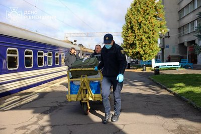 37 евакуаційний протяг прибув з Донеччини на Рівненщину 37 евакуаційний протяг прибув з Донеччини на Рівненщину