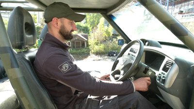 "Керувати ним дуже просто": рівненські волонтери роблять автомобілі типу багі на фронт "Керувати ним дуже просто": рівненські волонтери роблять автомобілі типу багі на фронт