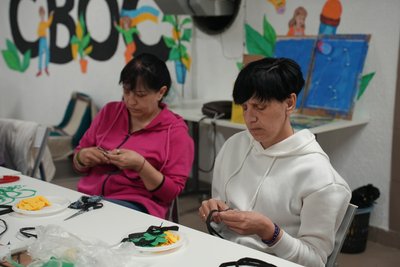 Штучні квіти як арттерапія. У Херсоні відбувся майстерклас "Віночок перемоги" Штучні квіти як арттерапія. У Херсоні відбувся майстерклас "Віночок перемоги"
