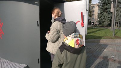 Мобільне укриття розраховане на орієнтовно 18 людей встановили у центрі Рівного Мобільне укриття розраховане на орієнтовно 18 людей встановили у центрі Рівного