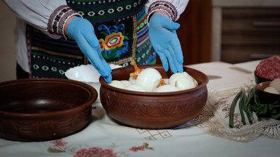 "Кулінарний спадок": як на Рівненщині готують цибульники з м'ясом "Кулінарний спадок": як на Рівненщині готують цибульники з м'ясом