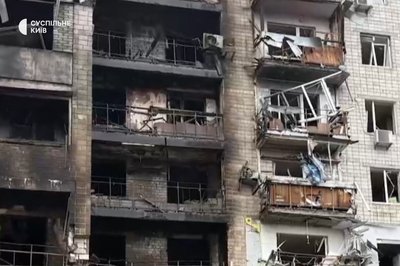 "З третього поверху вся сім'я падала, чоловік помер": у Вишгороді після влучання дронів у будинку вигоріло 6 поверхів "З третього поверху вся сім'я падала, чоловік помер": у Вишгороді після влучання дронів у будинку вигоріло 6 поверхів