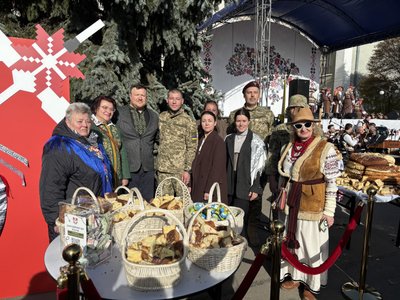 У місті на Волині до Великодня спекли 200-кілограмову паску У місті на Волині до Великодня спекли 200-кілограмову паску