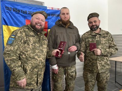 Захисникам бригади з Вінниччини передали державні нагороди Захисникам бригади з Вінниччини передали державні нагороди