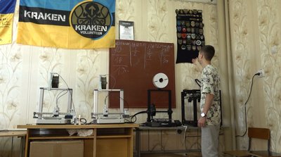 Вдень школяр, ввечері — волонтер: 15-річний черкащанин виготовляє дрони для військових