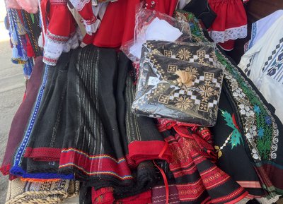 Напередодні свята на Калинівському ринку у Чернівцях збільшується попит на вишиванки: яка вартість Напередодні свята на Калинівському ринку у Чернівцях збільшується попит на вишиванки: яка вартість