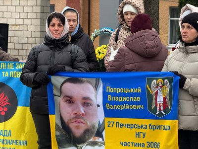"Ми чекаємо": на Вінниччині пройшла акція на підтримку зниклих безвісти оборонців "Ми чекаємо": на Вінниччині пройшла акція на підтримку зниклих безвісти оборонців