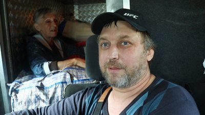 Переселенець з Костянтинівки, який раніше виїхав з міста до Дружківки, знову евакуюється Переселенець з Костянтинівки, який раніше виїхав з міста до Дружківки, знову евакуюється