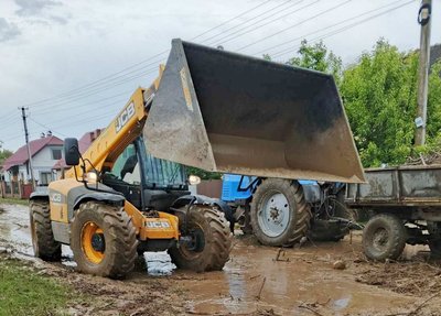 негода, затопило дорогу, важка техніка негода, затопило дорогу, важка техніка