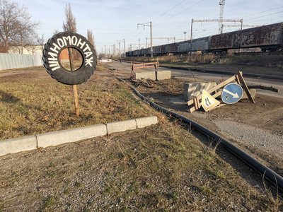 "Це – "візитівка": у Полтаві місцеві скаржаться на розбиту дорогу біля Київського вокзалу "Це – "візитівка": у Полтаві місцеві скаржаться на розбиту дорогу біля Київського вокзалу