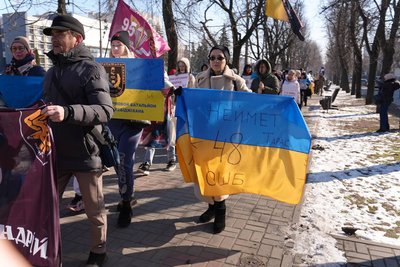 У Черкасах відбулась мирна хода присвячена 11 річниці війни У Черкасах відбулась мирна хода присвячена 11 річниці війни