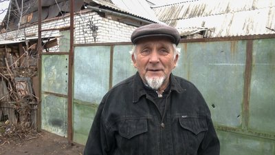 Житель Тетянівки Микола Нечипоренко ремонт будинків обстріли армія РФ Тетянівка Слов’янськ Донецька область 20 грудня 2024 рік Житель Тетянівки Микола Нечипоренко ремонт будинків обстріли армія РФ Тетянівка Слов’янськ Донецька область 20 грудня 2024 рік