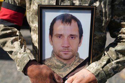 “Не повернувся з першого бою”: сум'яни попрощалися з вогнеметником Євгеном Гребченком “Не повернувся з першого бою”: сум'яни попрощалися з вогнеметником Євгеном Гребченком