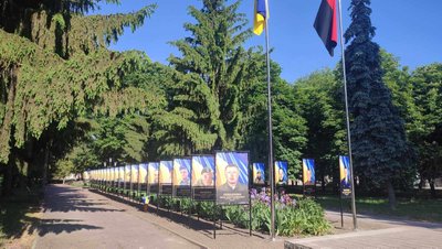 На Полтавщині у Лохвиці відкрили Алею Героїв На Полтавщині у Лохвиці відкрили Алею Героїв