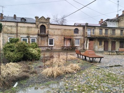 Знайшли декоративні оздоблення: львівські реставратори досліджують будинок Прайзлерів у Луцьку Знайшли декоративні оздоблення: львівські реставратори досліджують будинок Прайзлерів у Луцьку