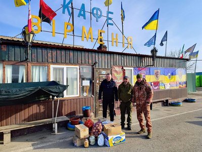 Смаколики на фронт: волонтери з Тартак на Вінниччині зліпили понад мільйон вареників для захисників Смаколики на фронт: волонтери з Тартак на Вінниччині зліпили понад мільйон вареників для захисників