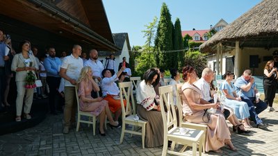 “У нас немає мая, у нас травень, тому ми маятись не будемо”: історія кохання воїна ЗСУ та його нареченої “У нас немає мая, у нас травень, тому ми маятись не будемо”: історія кохання воїна ЗСУ та його нареченої