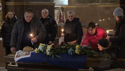 Півтора року був безвісти зниклим: у Черкасах попрощалися із стрільцем Сергієм Кушніром Півтора року був безвісти зниклим: у Черкасах попрощалися із стрільцем Сергієм Кушніром