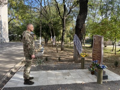 З автоматами та "коктейлями Молотова" йшли на російські танки. Історія захисника на псевдо "Херсон" З автоматами та "коктейлями Молотова" йшли на російські танки. Історія захисника на псевдо "Херсон"