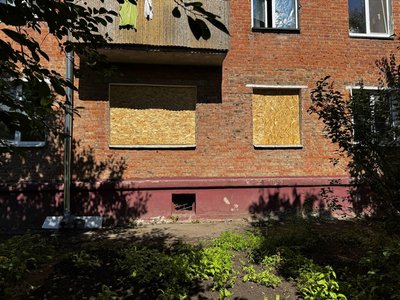 “Якби я була у квартирі, я б цього не пережила”: російський “шахед” розірвався біля п'ятиповерхівки у Сумах “Якби я була у квартирі, я б цього не пережила”: російський “шахед” розірвався біля п'ятиповерхівки у Сумах