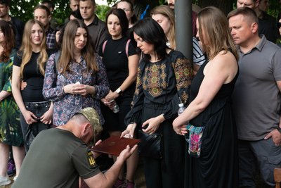 В Ужгороді попрощалися з полеглим захисником Юрієм Кучериком В Ужгороді попрощалися з полеглим захисником Юрієм Кучериком