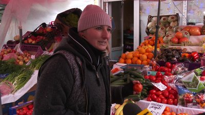 Що купують на "новорічний стіл": репортаж з продуктового ринку в Рівному Що купують на "новорічний стіл": репортаж з продуктового ринку в Рівному