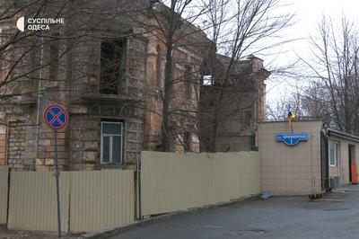 В Одесі обвалилася стіна колишнього пологового будинку, будівля якого пам'ятка архітектури В Одесі обвалилася стіна колишнього пологового будинку, будівля якого пам'ятка архітектури