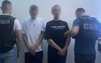 На замовлення спецслужб РФ: у Черкасах підозрюють двох чоловіків, які підпалили авто військових ЗСУ та релейну шафу На замовлення спецслужб РФ: у Черкасах підозрюють двох чоловіків, які підпалили авто військових ЗСУ та релейну шафу